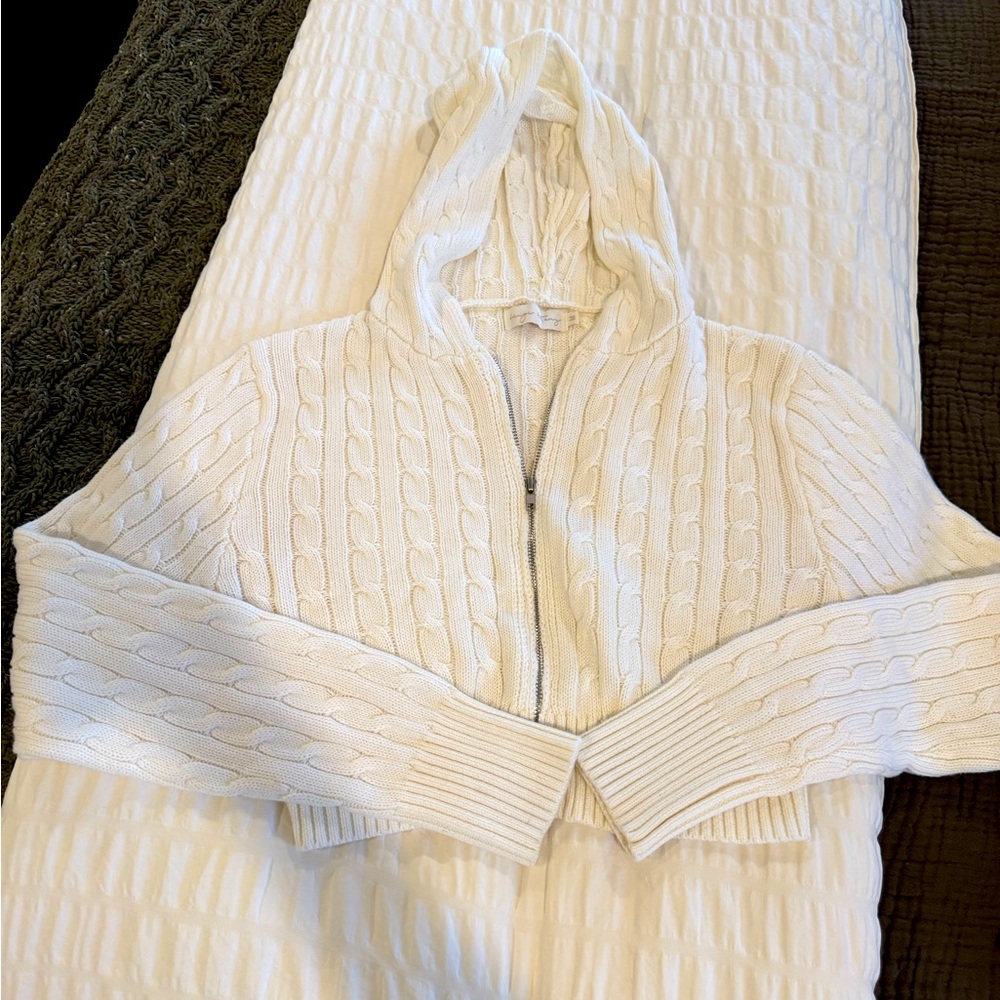 Super cute cropped, zip, hooded sweat sweater